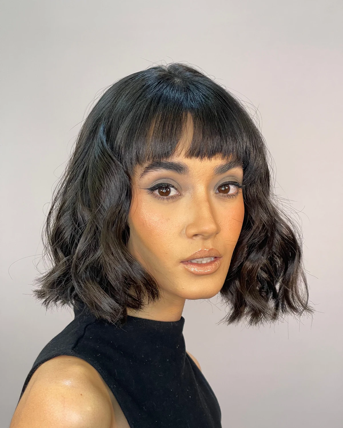 Corte bob escuro com franja