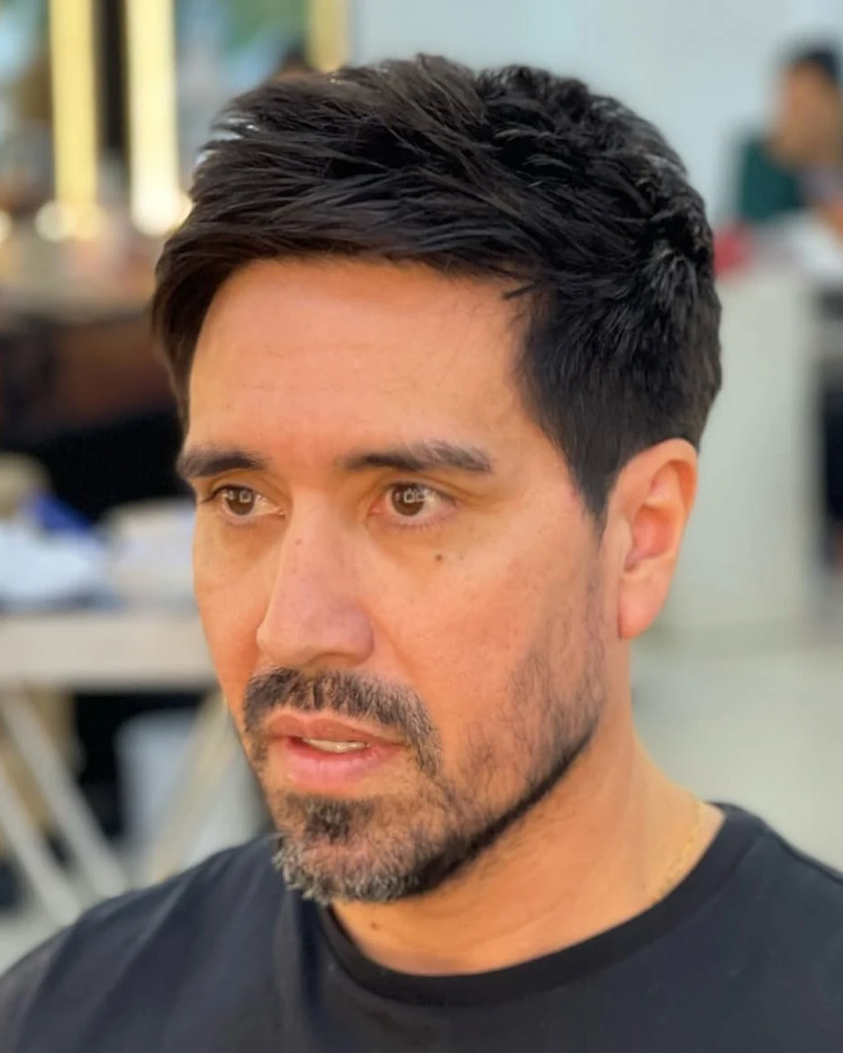 Corte masculino com laterais curtas